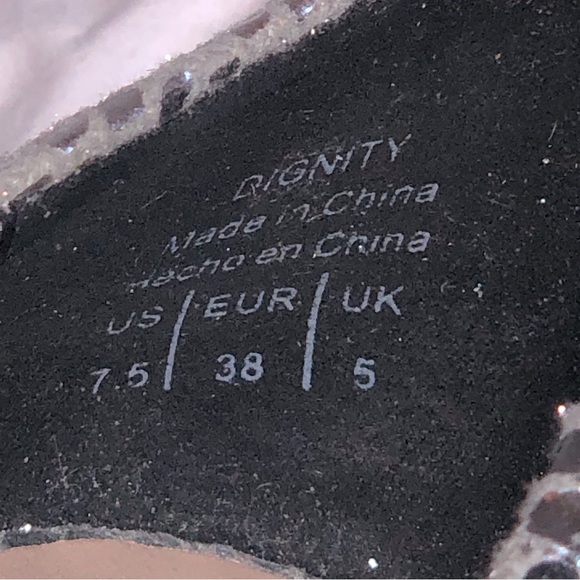 MIX No. 6 Silver “Fish Scale”  Pumps (7.5M) - Picture 12 of 15